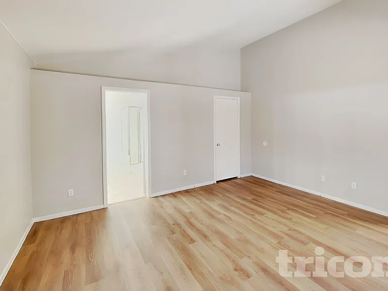 1121 Indian Hedge Dr — Photo 8