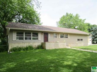 4609 Chatham Ln, Sioux City, IA 51104