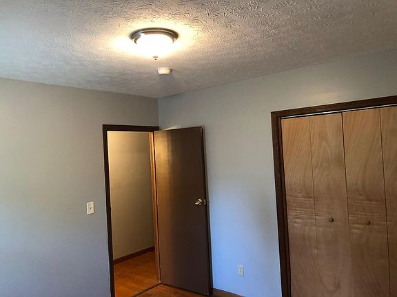 4th image of 166 N Diamond St
