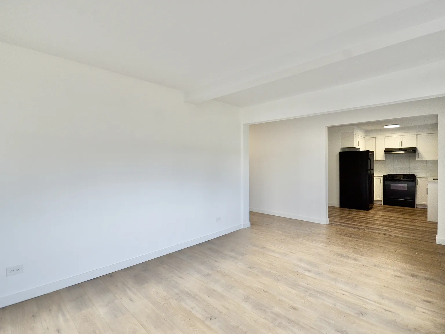 3 bed, 935 sqft, $3,000 — Photo 1