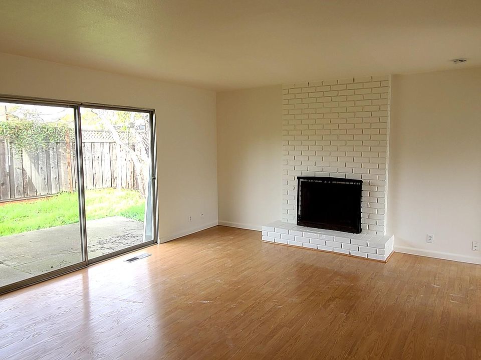 1st image of 1367 Kingfisher Way Unit 3