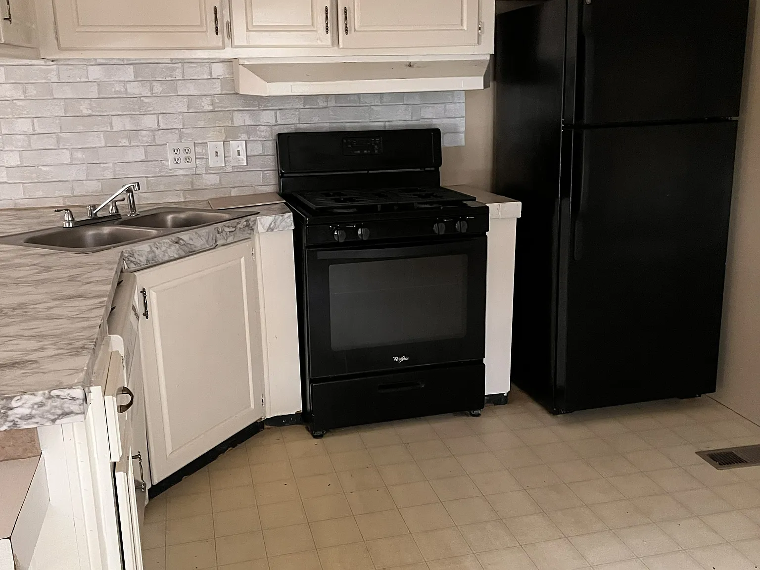 2 bed, 1008 sqft, $880 — Photo 2
