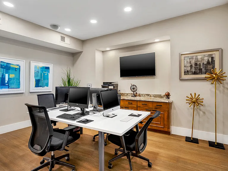 Business Center with Mac, PCs and Wireless Printing