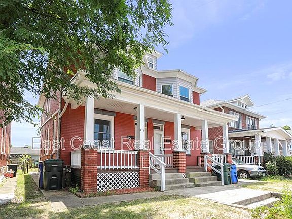 3rd image of 221-223 W Howard St Unit 221