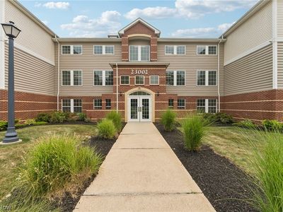 23002 Chandlers Ln APT 107, Olmsted Falls, OH, 44138