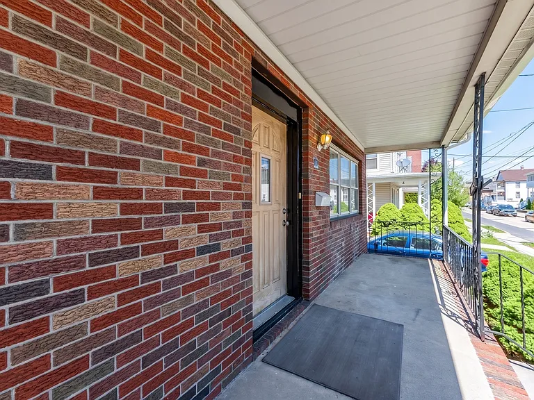 10 Lincoln St — Photo 4