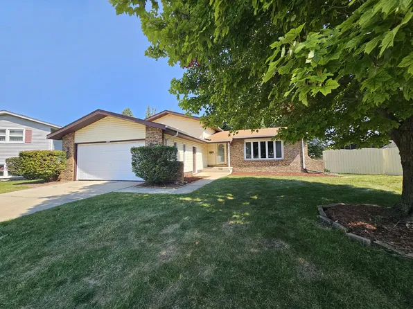 9123 Crestwood Ct, Munster, IN 46321