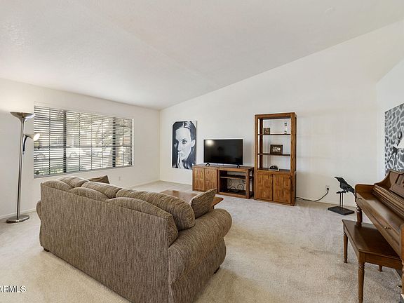 4th image of 513 W SILVER CREEK Road