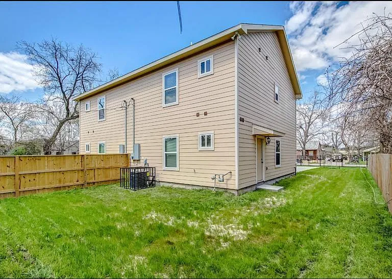 2402 Spence St #A — Photo 12