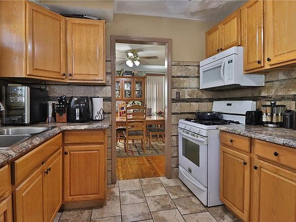 2nd image of 17019 Glendale Ave