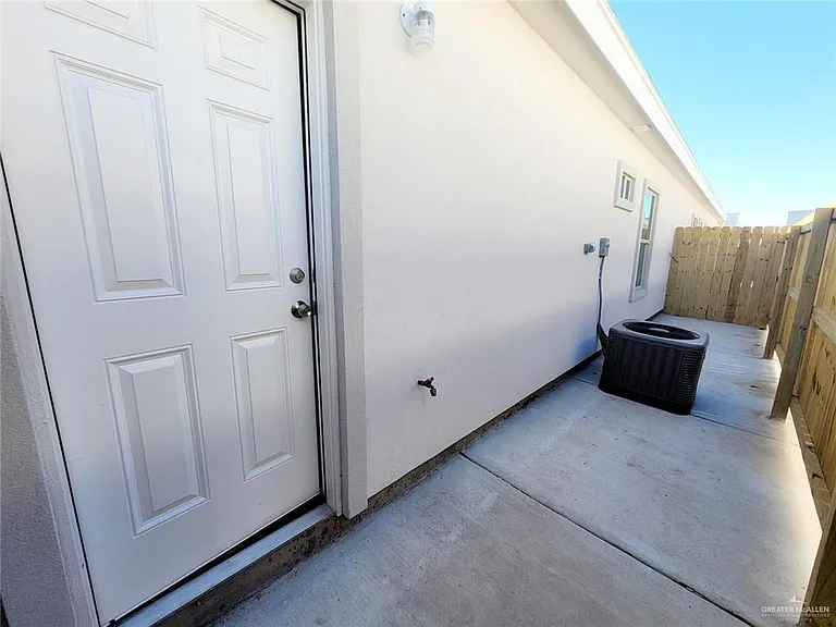 1404 Petri Dr #2 — Photo 2