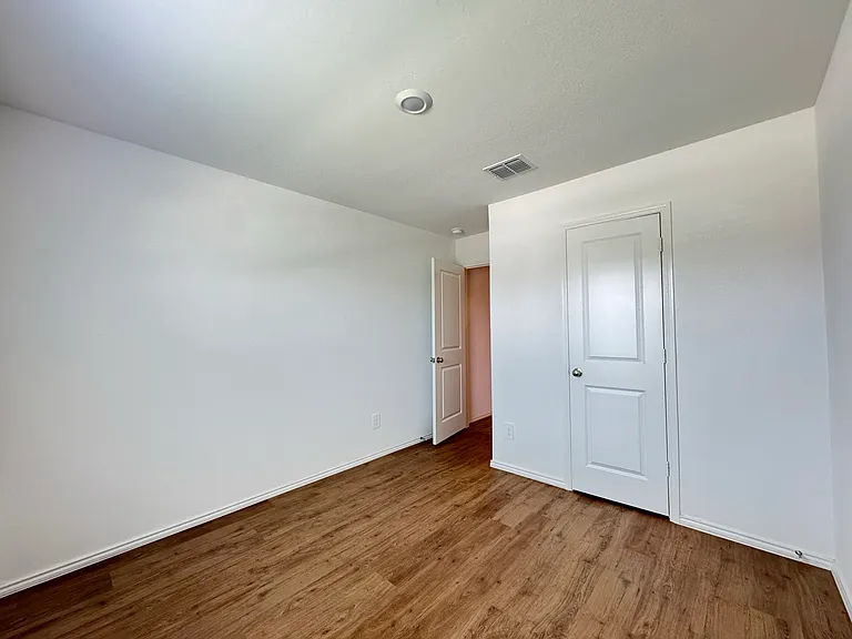 416 Frio Pass Trl — Photo 8