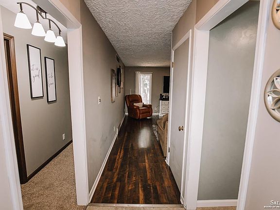 4th image of 2086 Edward St