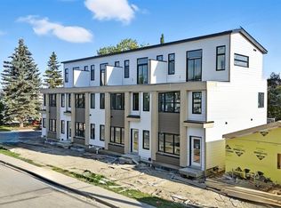 2201 E 32nd St SW, Calgary, AB T3E2R4