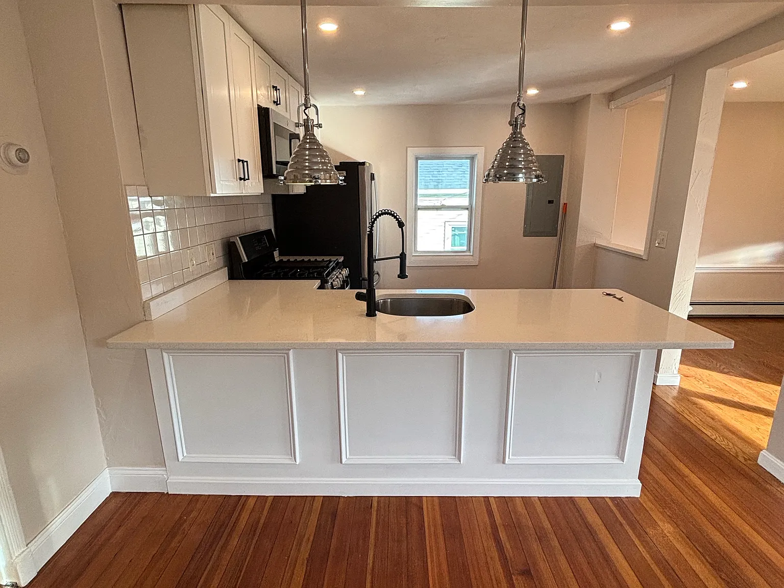 3 bed, 1.5 bath, 1250 sqft, $3,200 — Photo 4