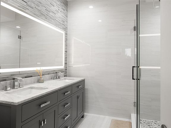 3rd image of 8154 Cascada Isles Drive