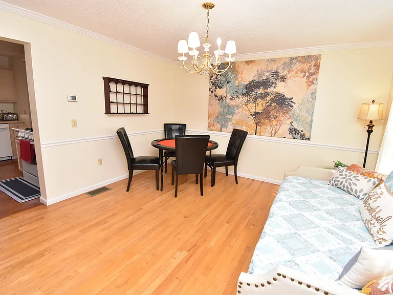 2570 Country Club Dr — Photo 9