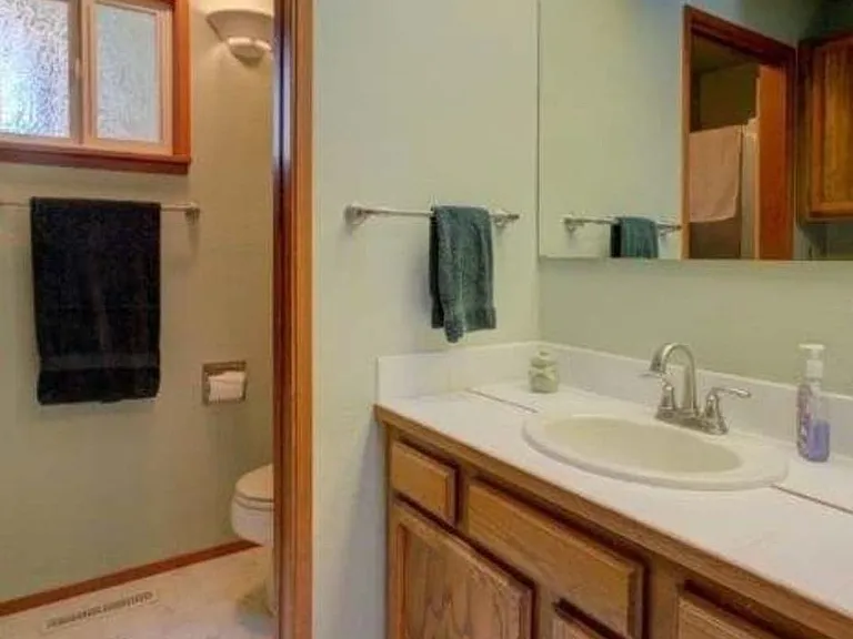 880 E Country Club Dr E — Photo 14