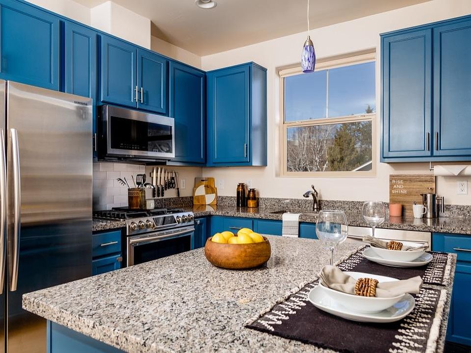 Santarini Blue Kitchen. Fully equipped.