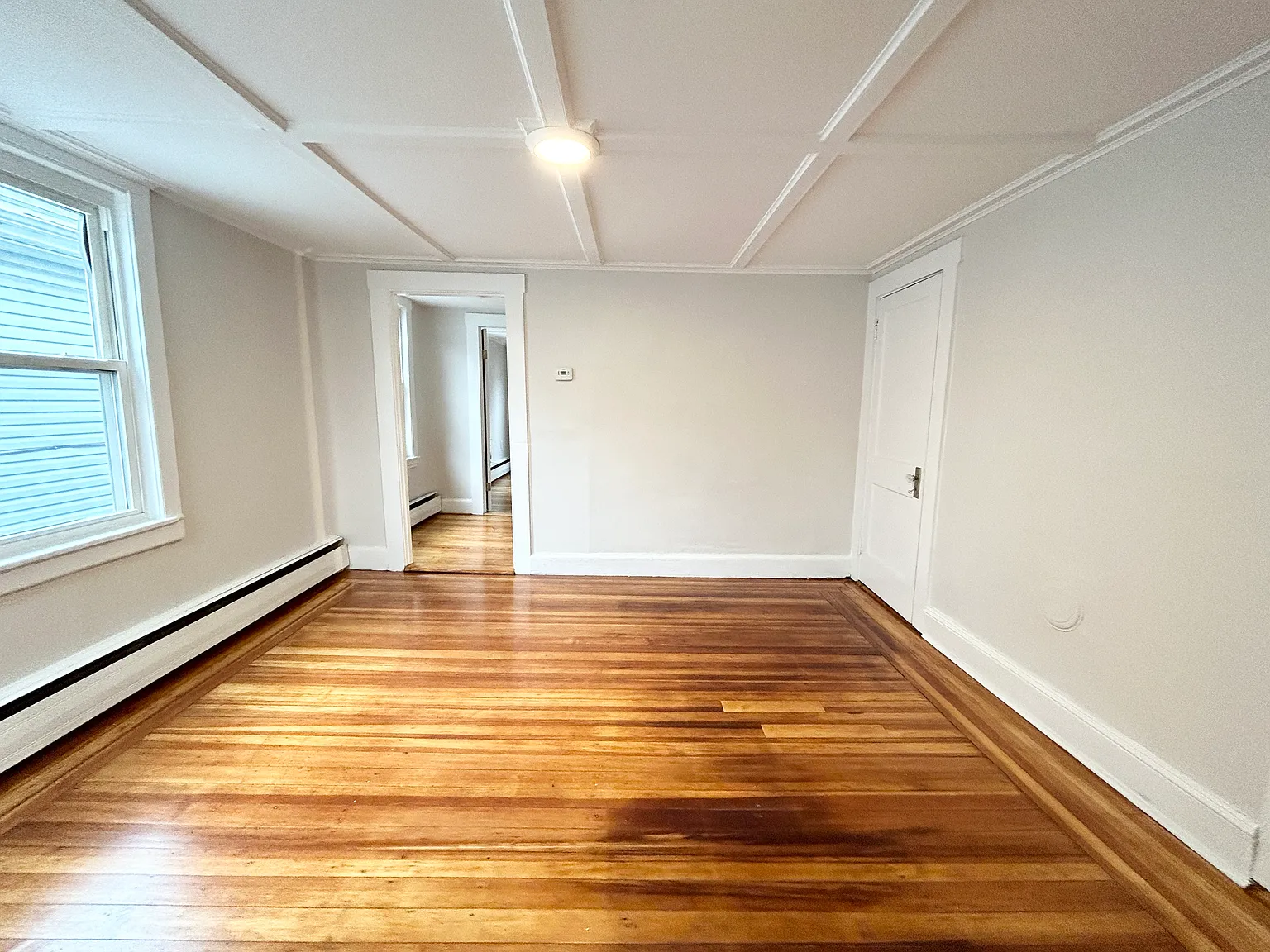 4 bed, 9999 sqft, $3,800 — Photo 2