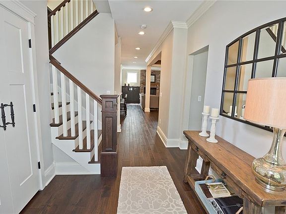 3rd image of 590 Smith Ave
