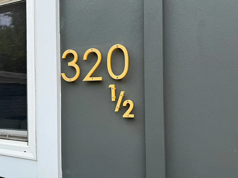 320 1/2 Meade Ave — Photo 5