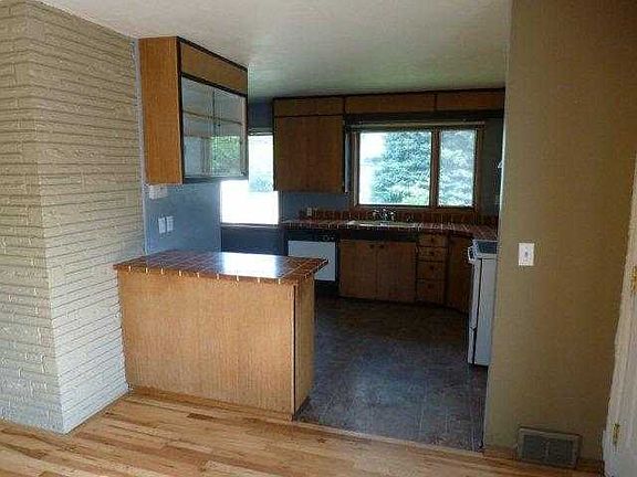 3rd image of 405 Fairview Ave