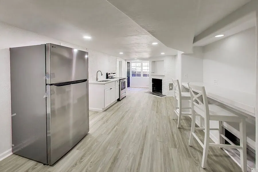 Charming 2BR in Elmwood | Renovated Interior | Near Berkeley & Rockridge — Photo 1