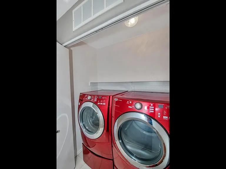 1454 S Oak St — Photo 12