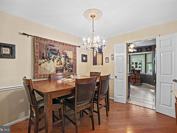 4th image of 10025 Park Woods Ln