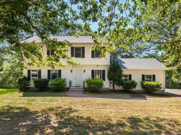 3 Acorn Drive, East Lyme, CT 06357