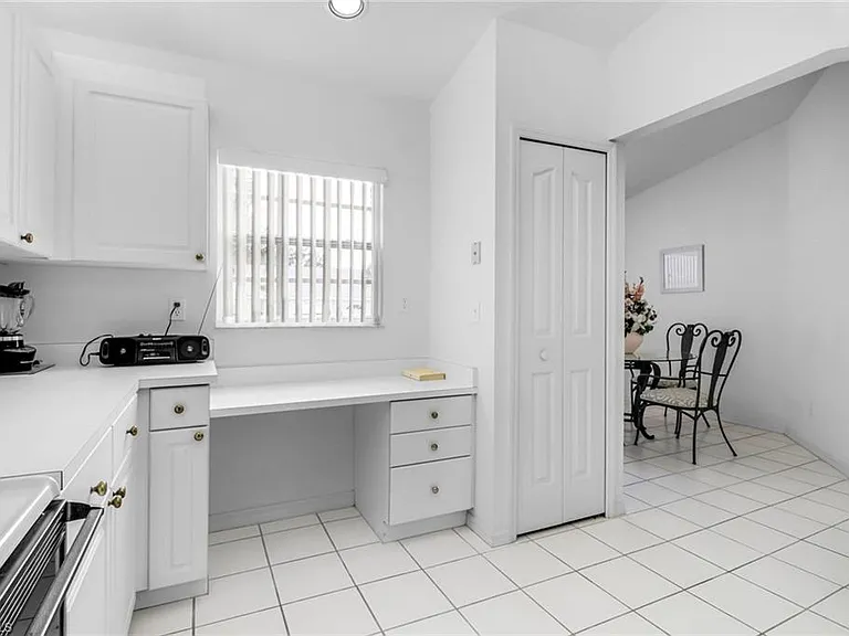13131 Castle Harbour Dr #M3 — Photo 10