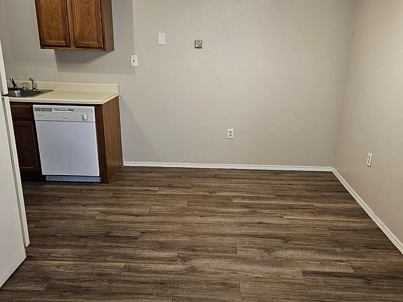 2nd image of 1723 S Main St APT 204