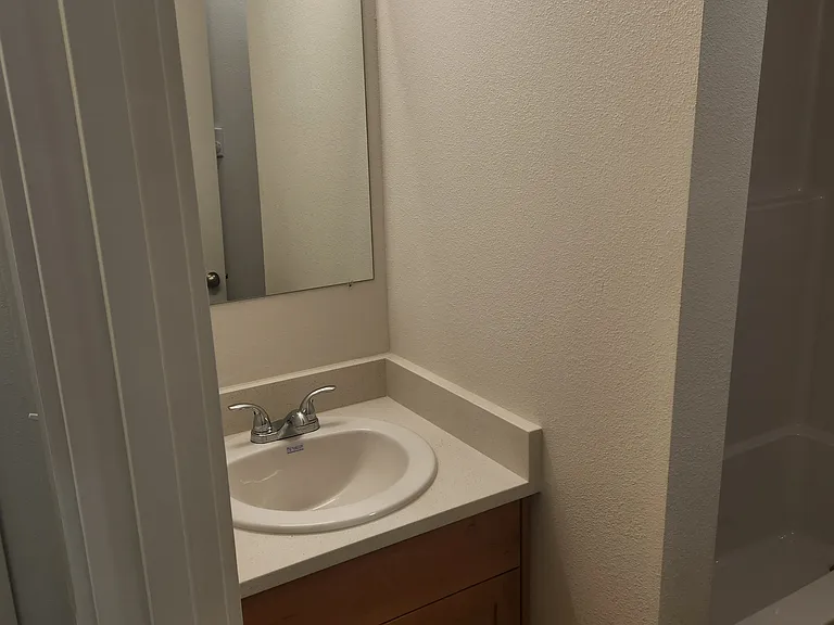 550 SE 60th Ave #106 — Photo 9