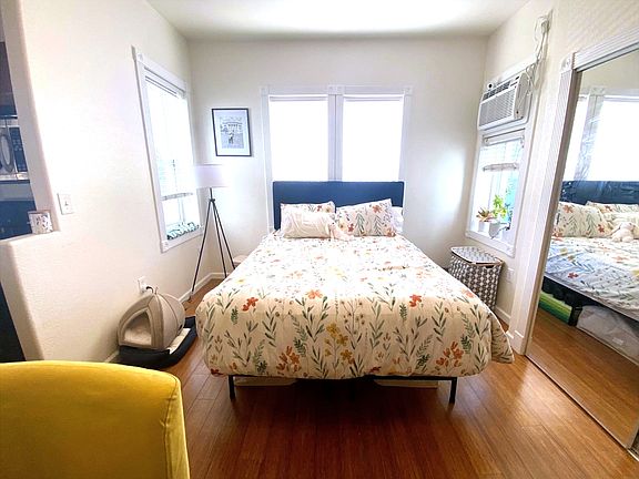 2nd image of 3021 Lawrence St #R3