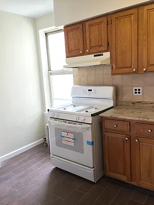 Rented by Metroline Realty | media 8