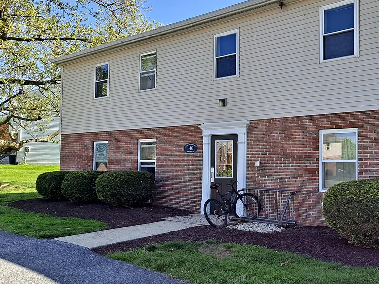 Charlotte Place Apartments — Photo 7