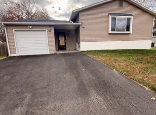 5 Regal Ct, Newark, DE 19713