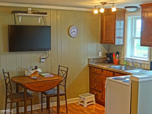 Eat-in Kitchen