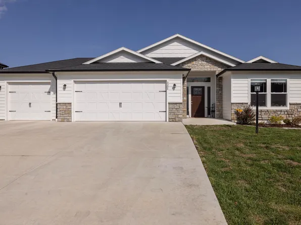 3304 SE Blazing Star Dr, Topeka, KS 66609