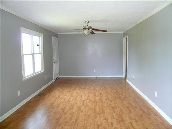 5th image of 903 Robert Ave