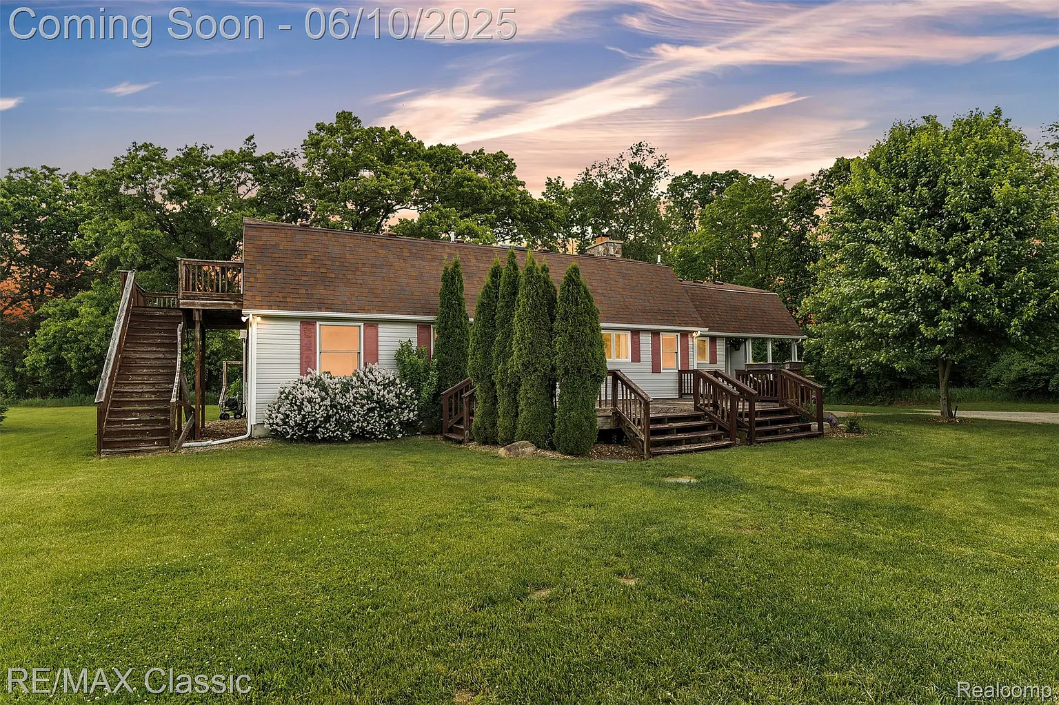 917 Middle Rd photo 1