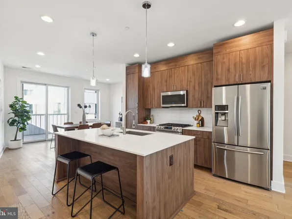 1426 S Howard St, Philadelphia, PA 19147