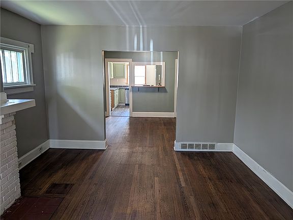3rd image of 164 Oaklawn Ave