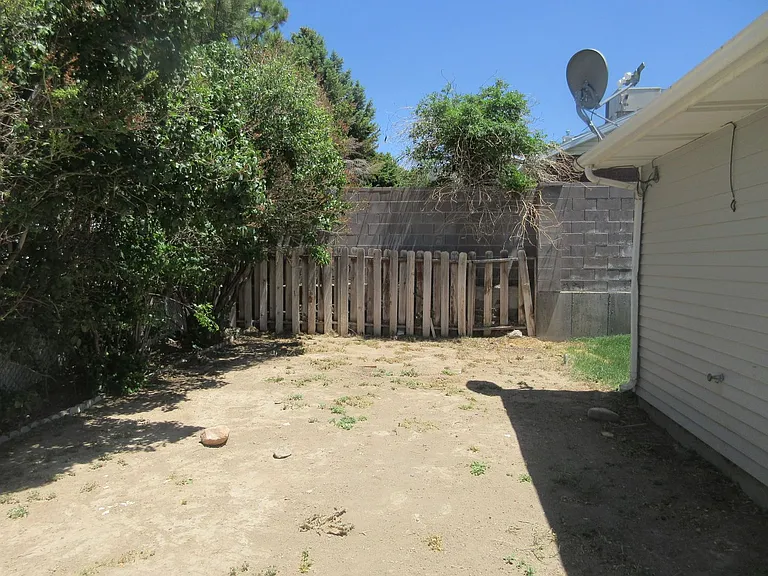 527 E 2015 N — Photo 19