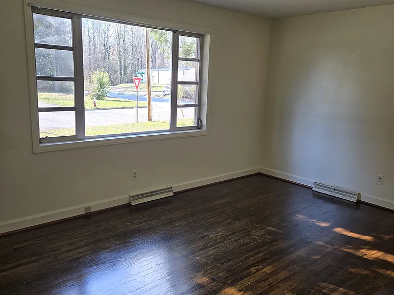 1508 Whitehall St — Photo 4