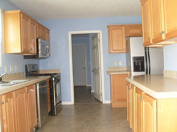4th image of 29670 Roscommon Dr