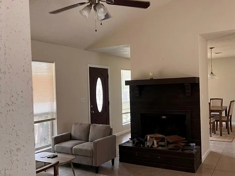 12413 Wellington Park Dr — Photo 3