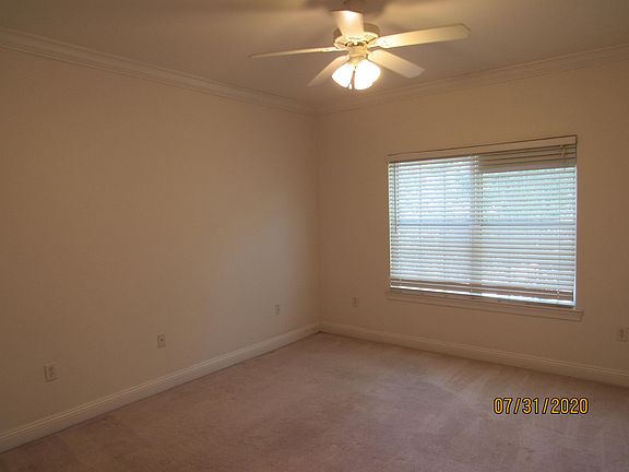 4th image of 215 Evans St