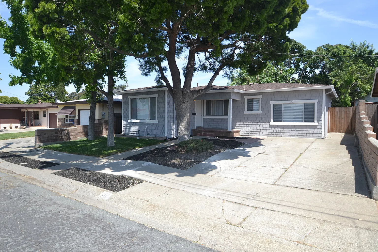 301 Di Maggio Ave photo 1